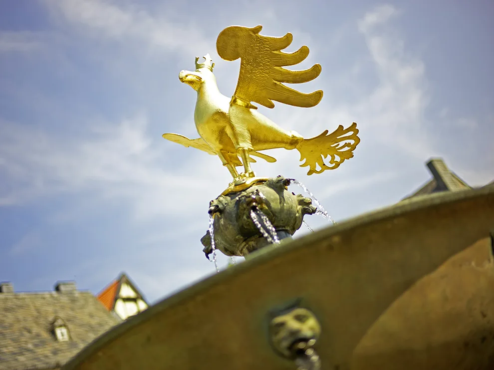 Naturcamping-Harz-am-See-Unesco-Welterbe-Goslar-Marktbrunnen-Reichsadler