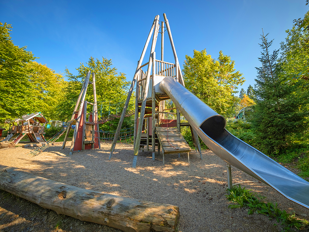 Naturcamping-Harz-am-See-Spielplatz-Rutsche